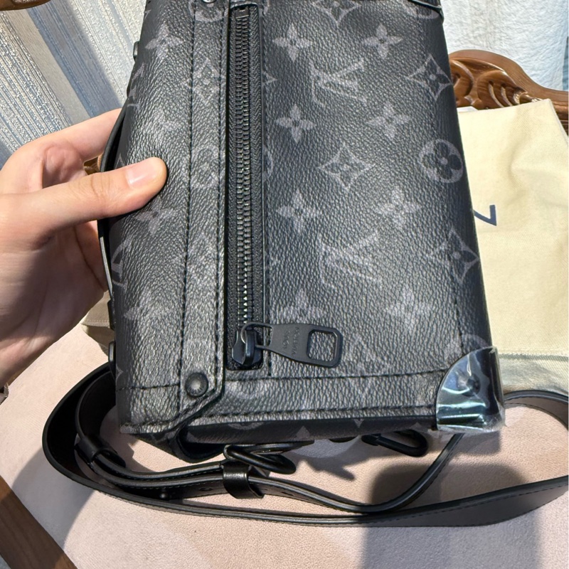 LV 新款黑武士Soul Trunk男士斜挎包-6