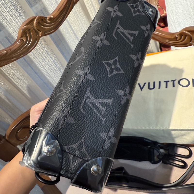 LV 新款黑武士Soul Trunk男士斜挎包-7