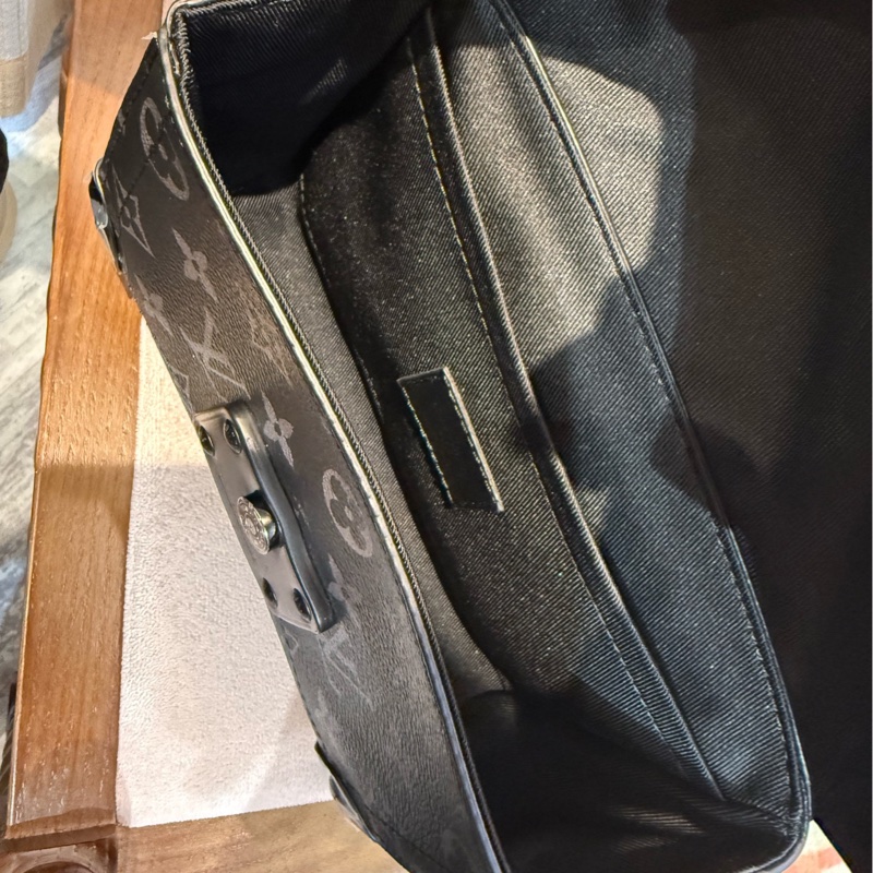 LV 新款黑武士Soul Trunk男士斜挎包-9