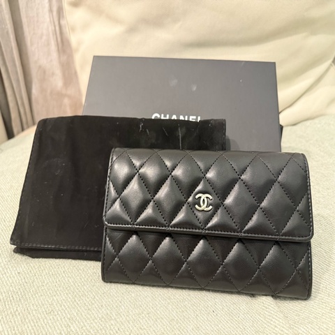 CHANEL羊皮經典信封長夾