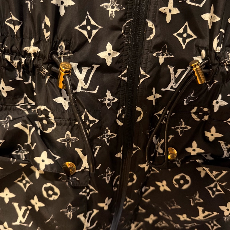 LV 輕量風衣logo-1