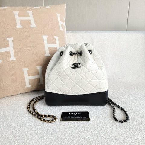 🌷高CP值包款！Chanel 香奈兒 流浪系列 雙肩後背包 黑白熊貓配色 銀扣