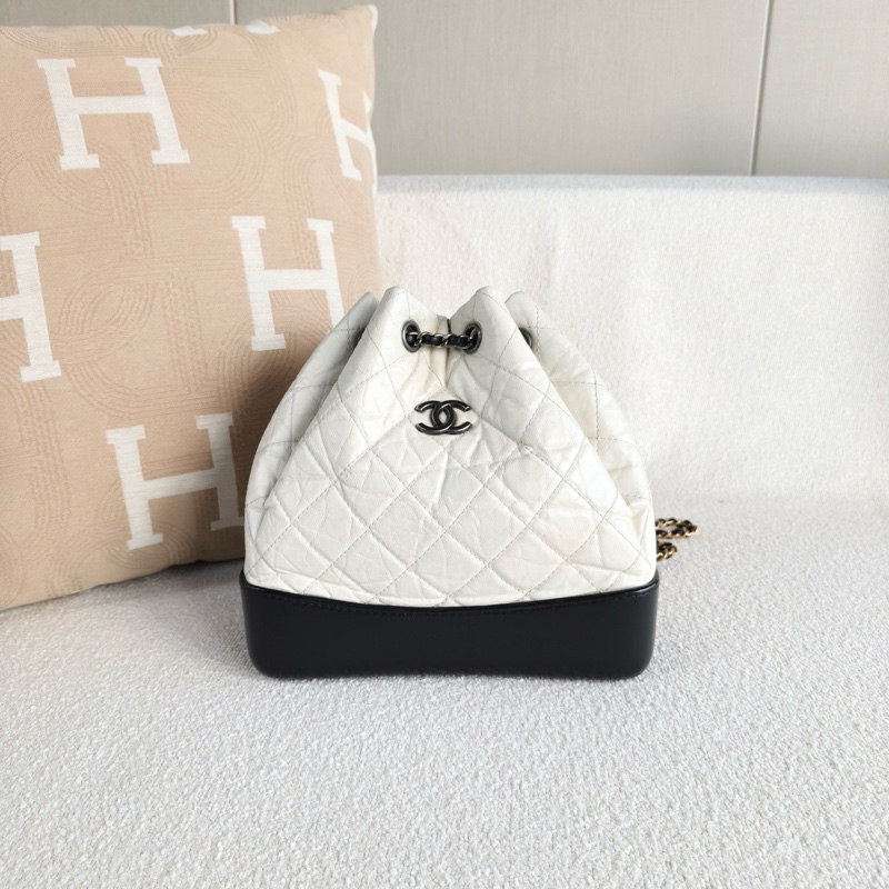 🌷高CP值包款!Chanel 香奈兒 流浪系列 雙肩後背包 黑白熊貓配色 銀扣-1