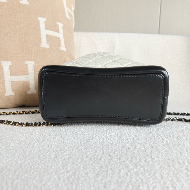 🌷高CP值包款!Chanel 香奈兒 流浪系列 雙肩後背包 黑白熊貓配色 銀扣-4