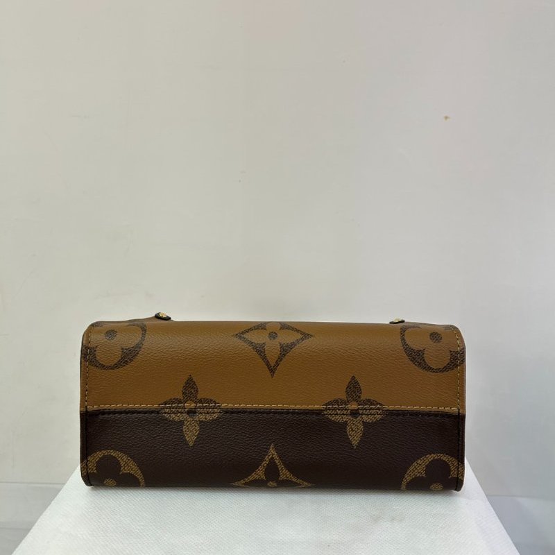 LV黑EPI金釦Twist PM-4