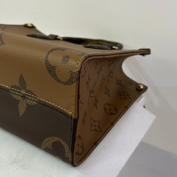 LV黑EPI金釦Twist PM-6