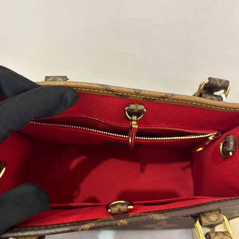 LV黑EPI金釦Twist PM-7