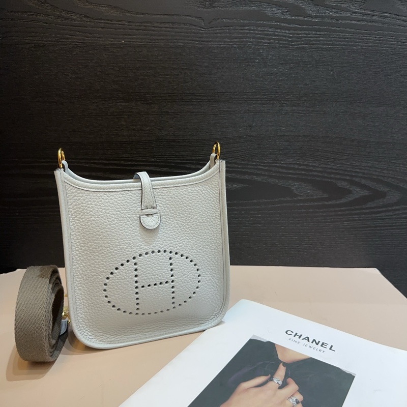 Hermes 聖杯藍TC皮金釦斜背Mini Evelyne-0