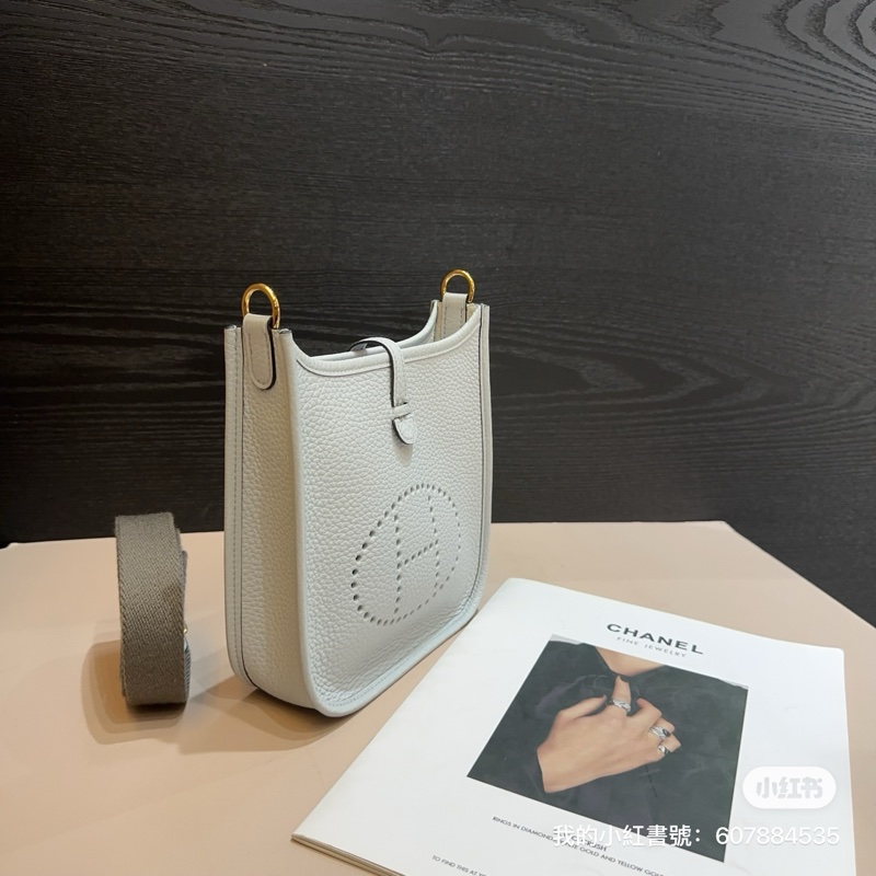 Hermes 聖杯藍TC皮金釦斜背Mini Evelyne-2