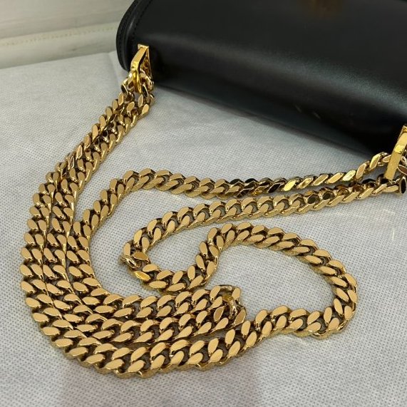 BURBERRY黑牛皮TB金釦掀蓋練包-8