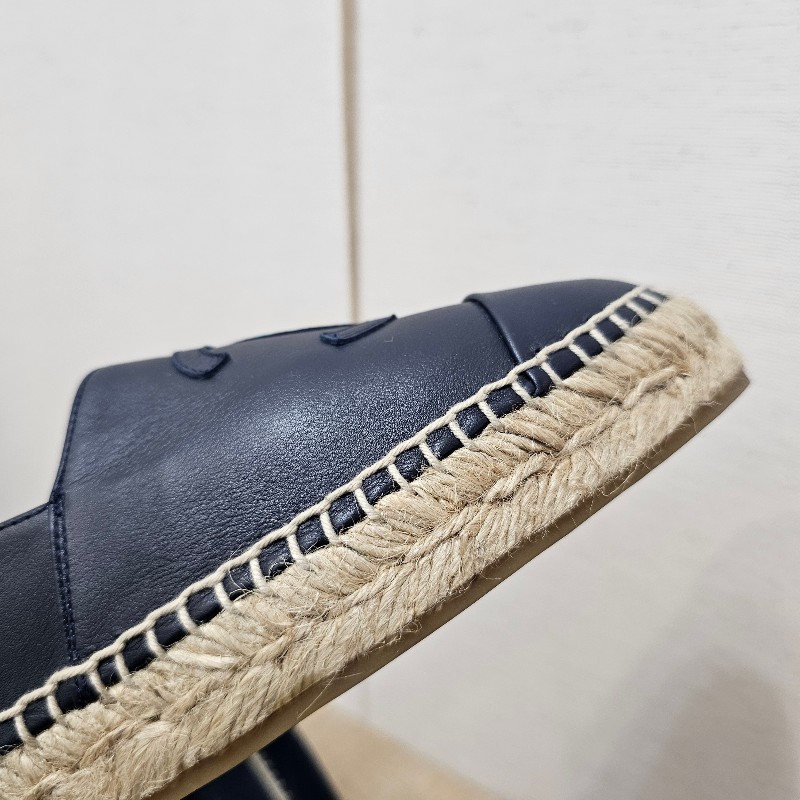 [ 未使用品項專櫃五折出❣️] Chanel香奈兒深藍牛皮雙C鉛筆鞋-9