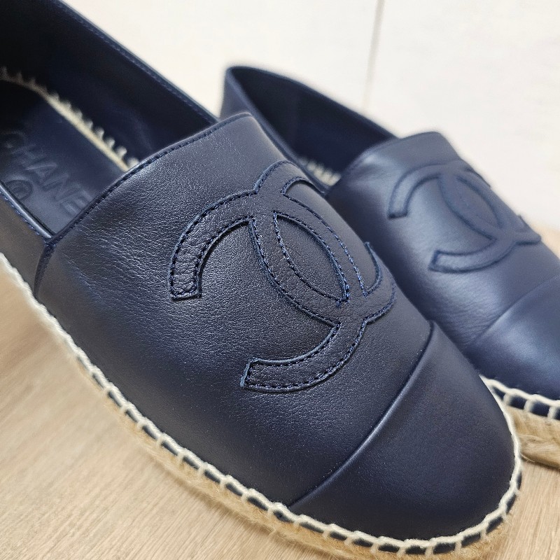 [ 未使用品項專櫃五折出❣️] Chanel香奈兒深藍牛皮雙C鉛筆鞋-11