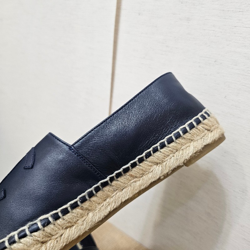 [ 未使用品項專櫃五折出❣️] Chanel香奈兒深藍牛皮雙C鉛筆鞋-13