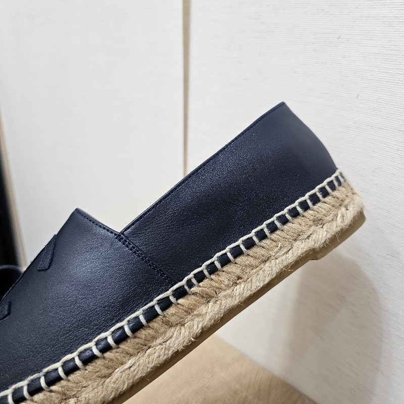 [ 未使用品項專櫃五折出❣️] Chanel香奈兒深藍牛皮雙C鉛筆鞋-14