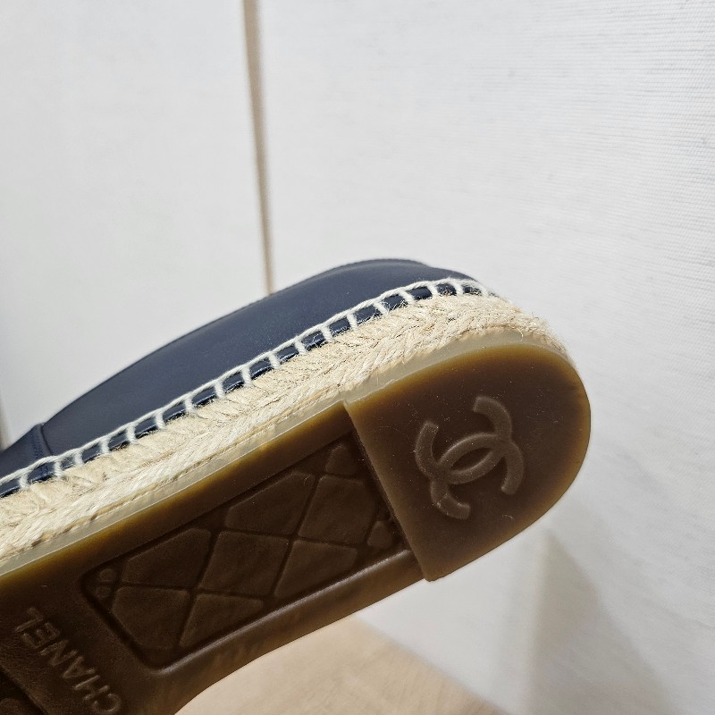 [ 未使用品項專櫃五折出❣️] Chanel香奈兒深藍牛皮雙C鉛筆鞋-15