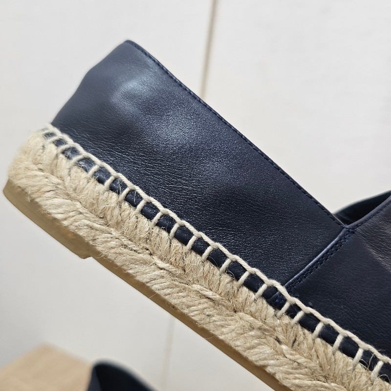 [ 未使用品項專櫃五折出❣️] Chanel香奈兒深藍牛皮雙C鉛筆鞋-16