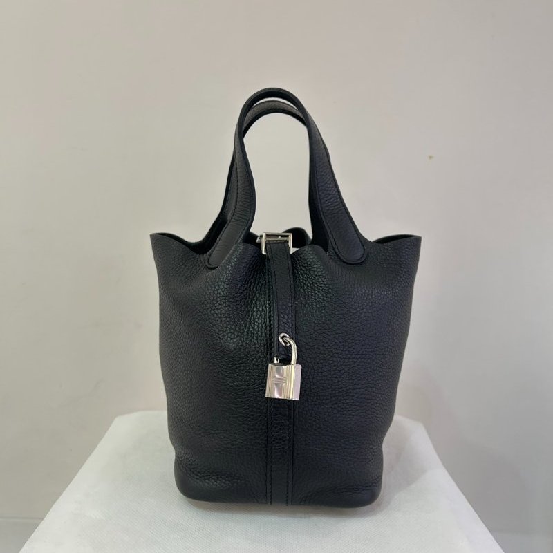 LV黑EPI金釦Twist PM-0