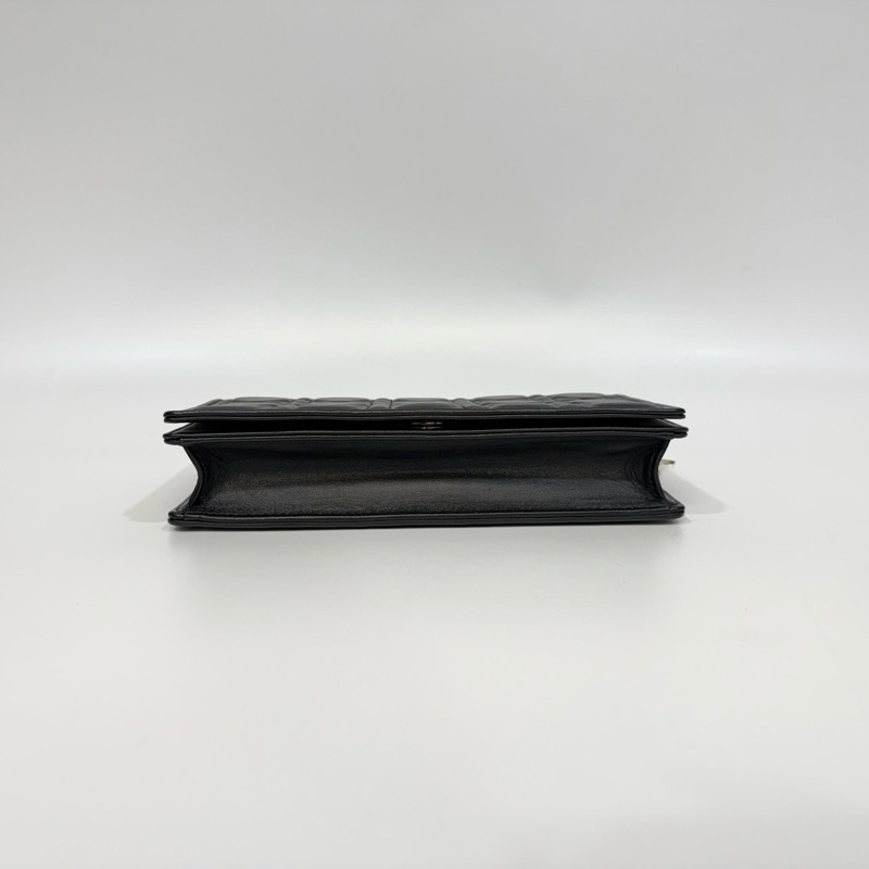 Dior 黑金羊皮藤格紋Lady Dior Pouch斜背包S0204ONMJ-5