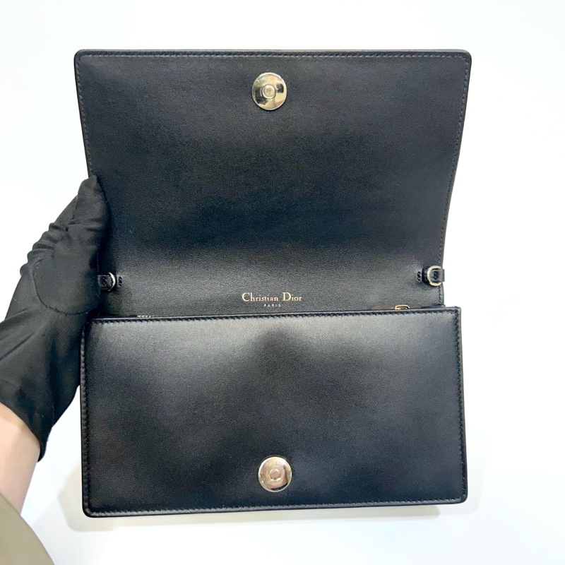 Dior 黑金羊皮藤格紋Lady Dior Pouch斜背包S0204ONMJ-7