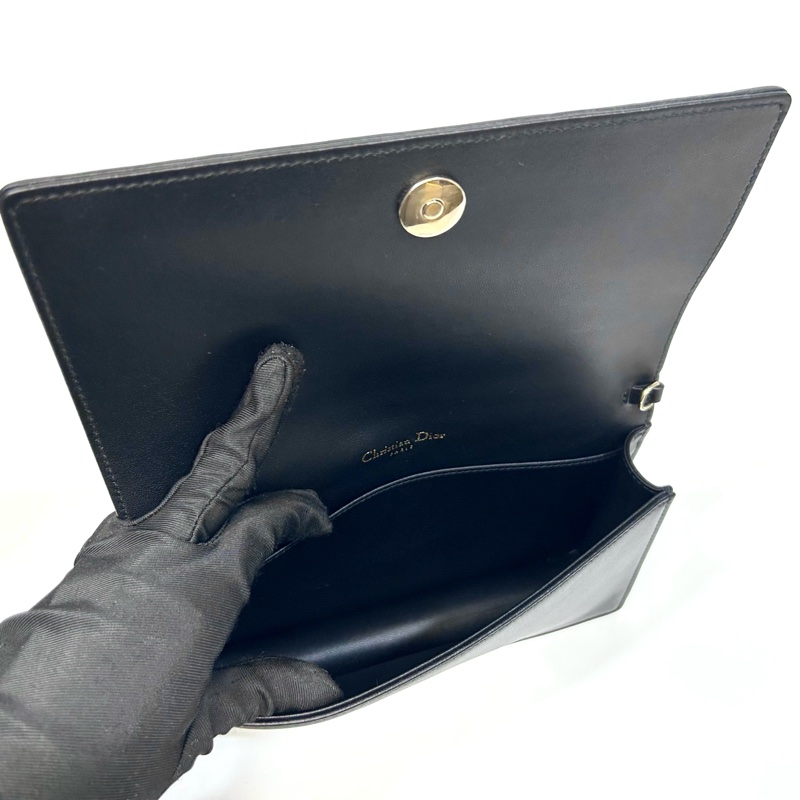 Dior 黑金羊皮藤格紋Lady Dior Pouch斜背包S0204ONMJ-8