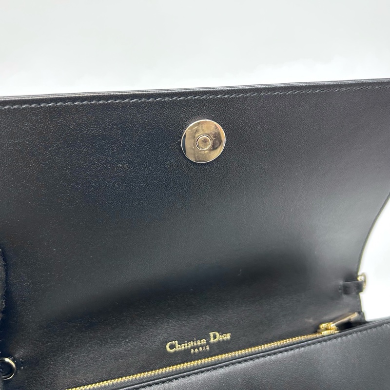 Dior 黑金羊皮藤格紋Lady Dior Pouch斜背包S0204ONMJ-19