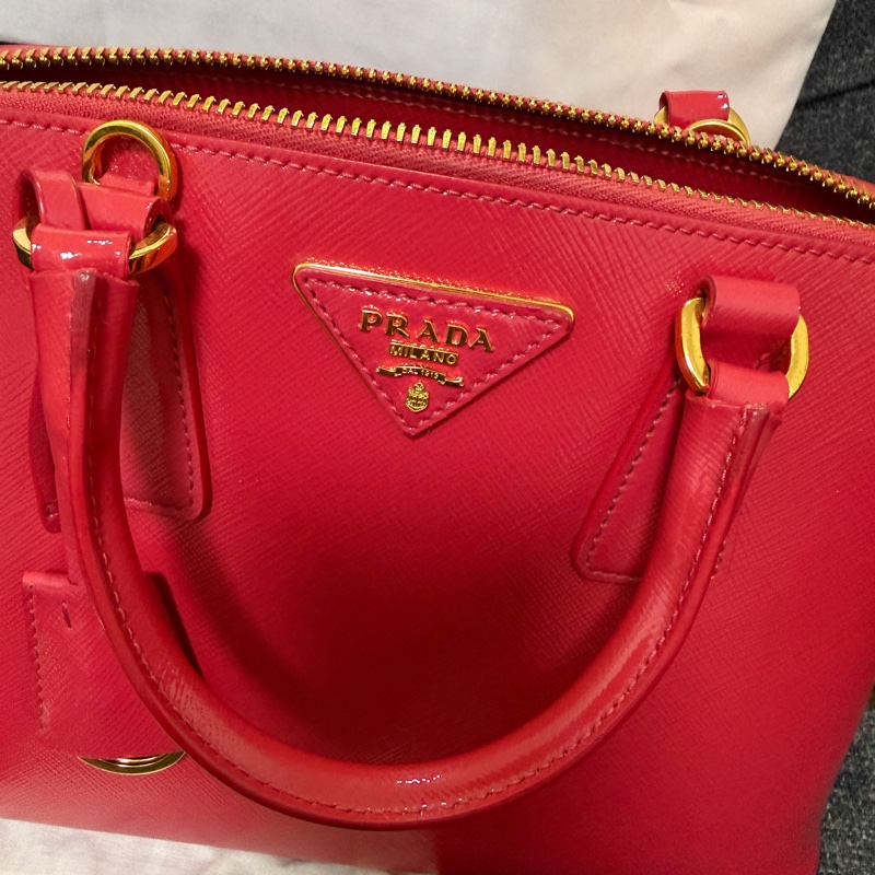 正品 PRADA 亮桃紅 漆皮小 2WAY包 貝殼包 斜背包 手提包-7