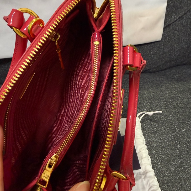 正品 PRADA 亮桃紅 漆皮小 2WAY包 貝殼包 斜背包 手提包-14