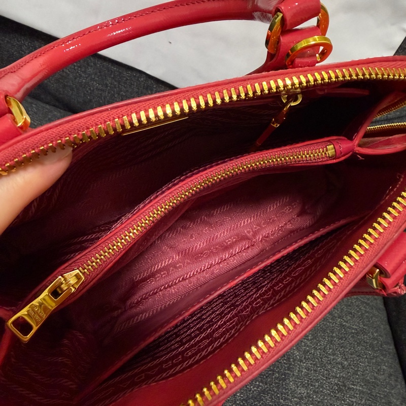 正品 PRADA 亮桃紅 漆皮小 2WAY包 貝殼包 斜背包 手提包-15