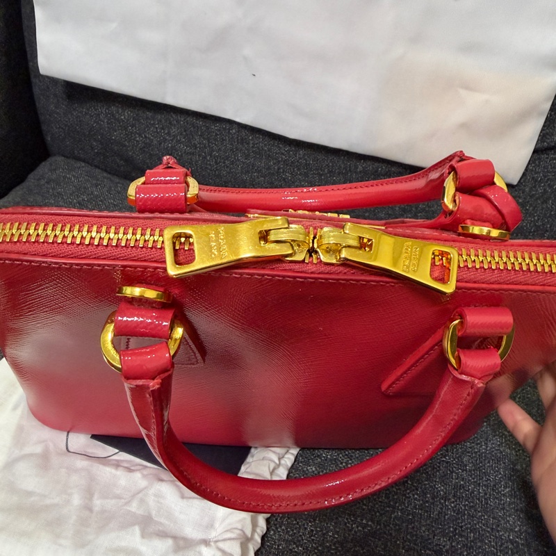 正品 PRADA 亮桃紅 漆皮小 2WAY包 貝殼包 斜背包 手提包-17