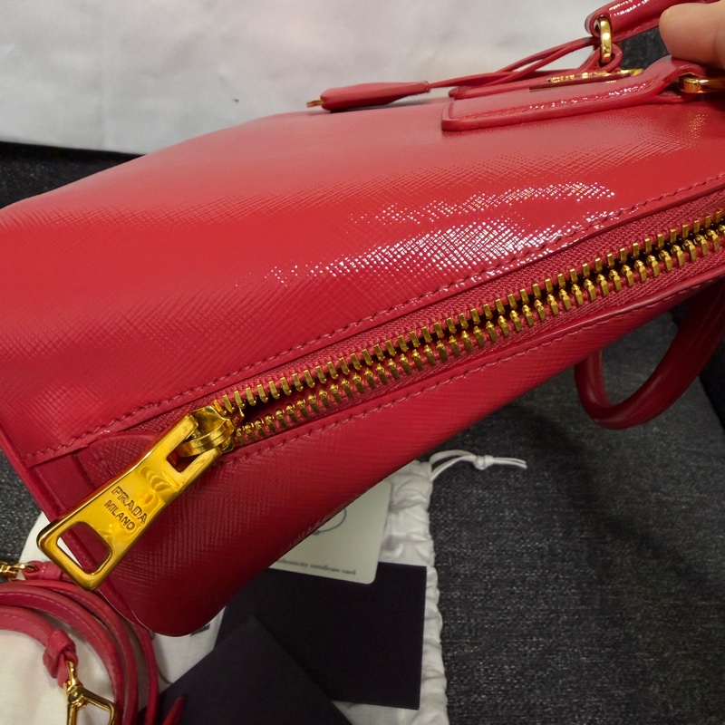 正品 PRADA 亮桃紅 漆皮小 2WAY包 貝殼包 斜背包 手提包-18