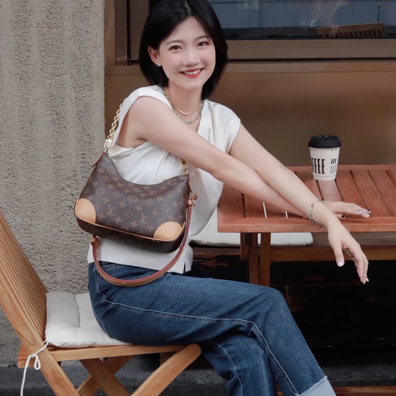 97新LV Boulogne牛角包 黃牛角包 芯片款-6