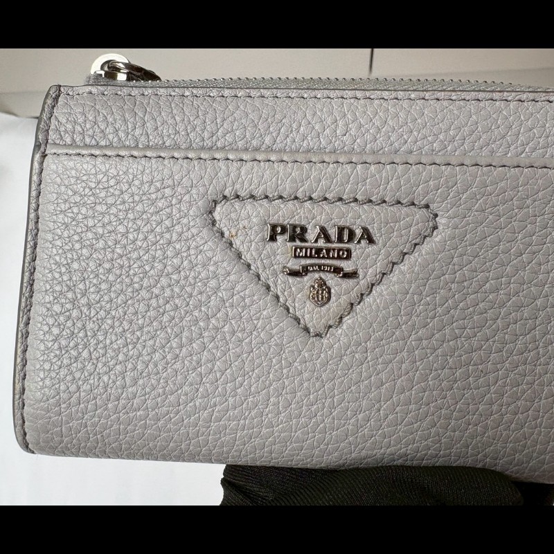 Prada 淺灰藍皮L拉鍊小夾-1
