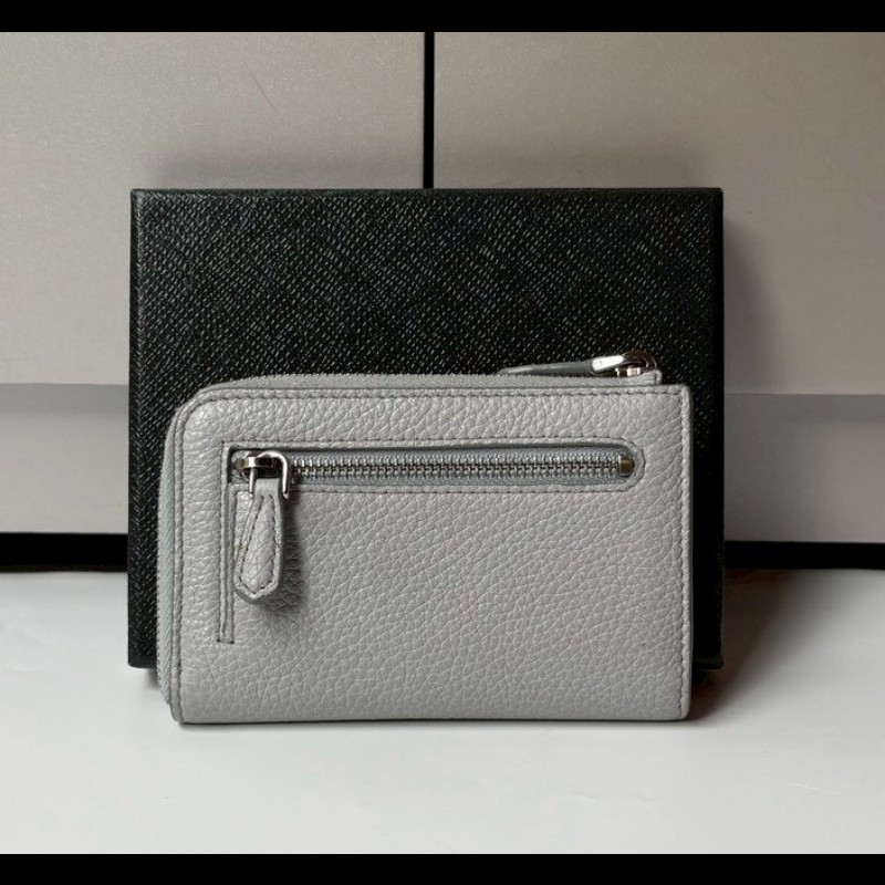 Prada 淺灰藍皮L拉鍊小夾-2