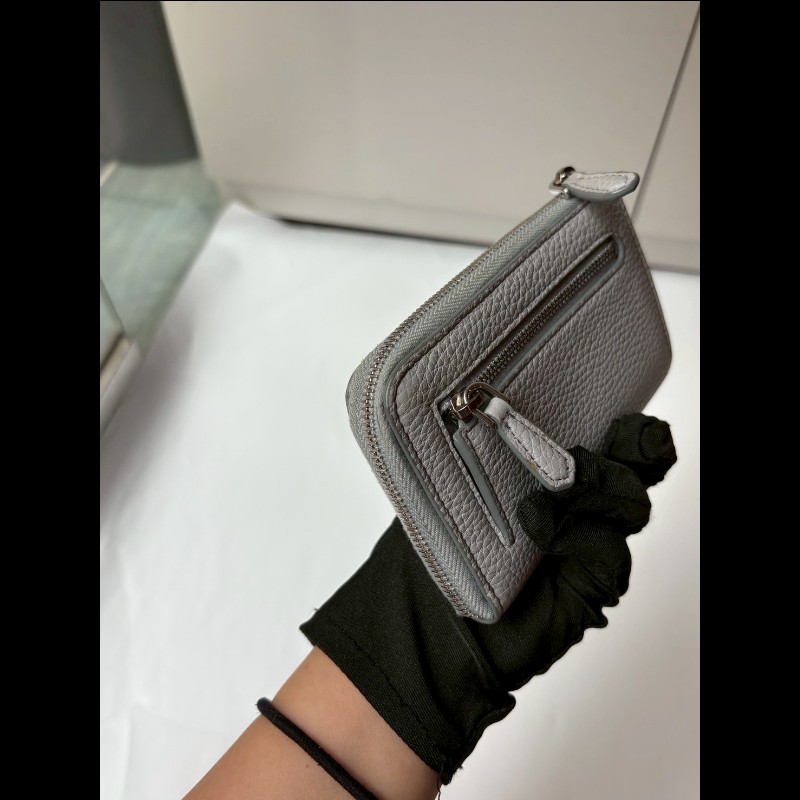 Prada 淺灰藍皮L拉鍊小夾-6