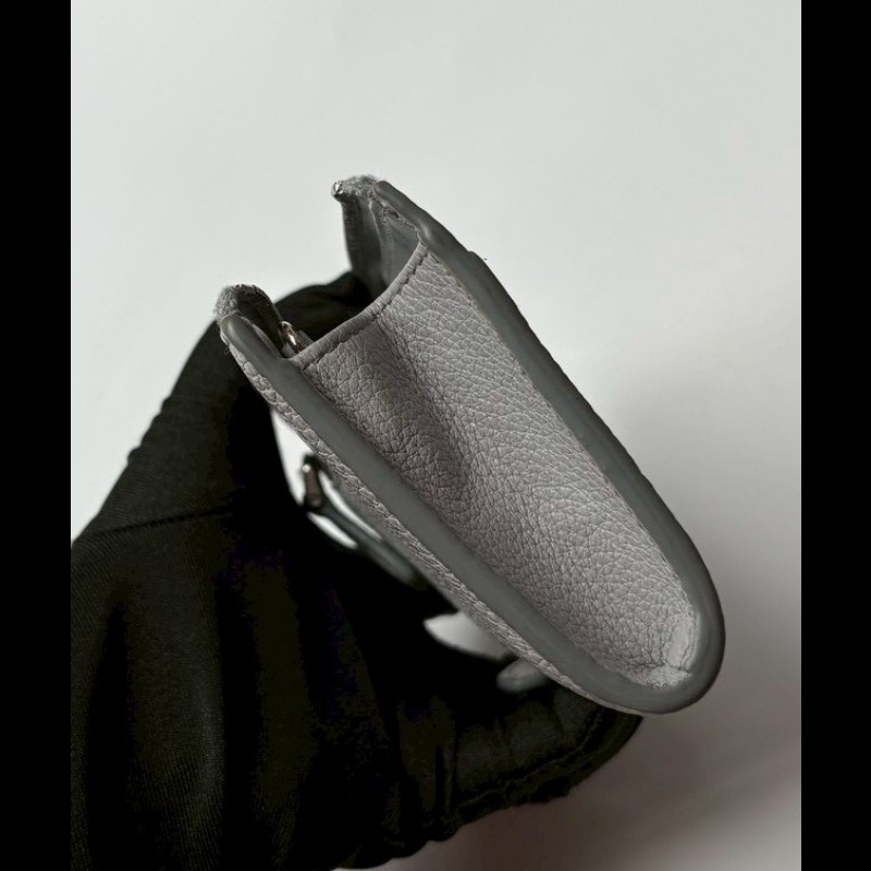 Prada 淺灰藍皮L拉鍊小夾-11