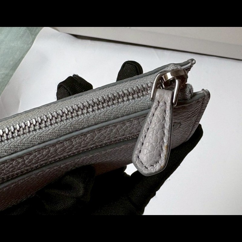 Prada 淺灰藍皮L拉鍊小夾-15