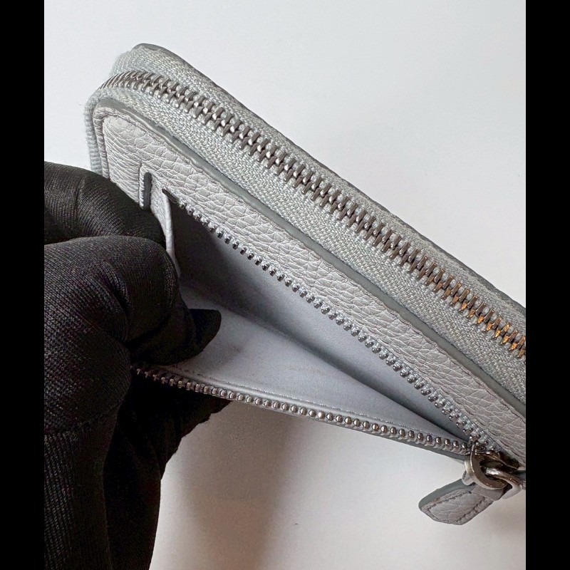 Prada 淺灰藍皮L拉鍊小夾-20