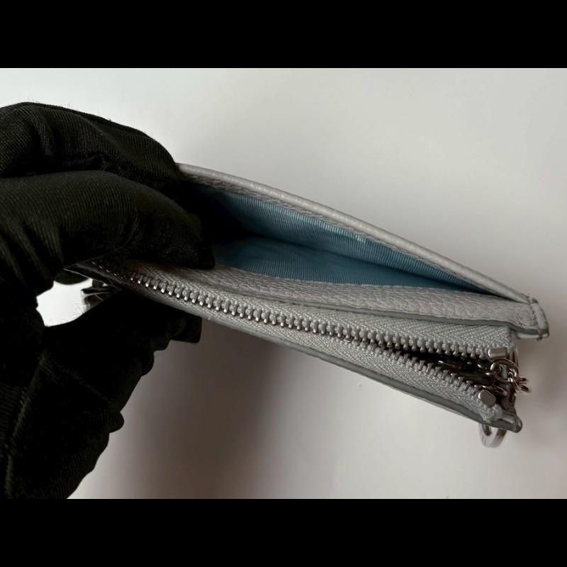 Prada 淺灰藍皮L拉鍊小夾-21