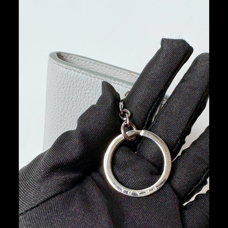 Prada 淺灰藍皮L拉鍊小夾-23