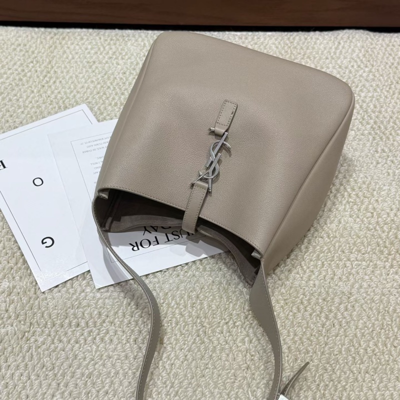 98🆕Ysl/圣罗兰 海盐色hobo 小号腋下包 可盐可咸的颜色搭配银色logo 上身超好看 尺寸22*23-3