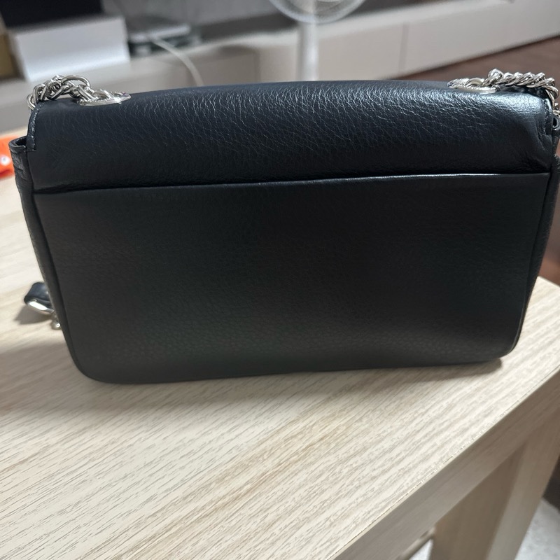 BALENCIAGA 巴黎世家 經典印花LOGO 牛皮鏈帶扣式斜背包(黑)-2