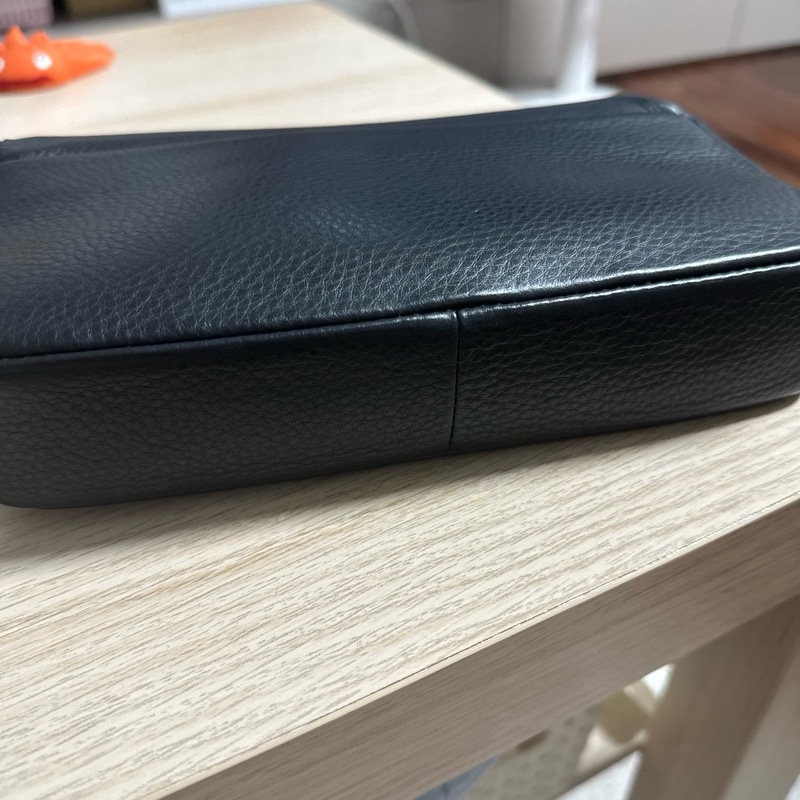 BALENCIAGA 巴黎世家 經典印花LOGO 牛皮鏈帶扣式斜背包(黑)-3