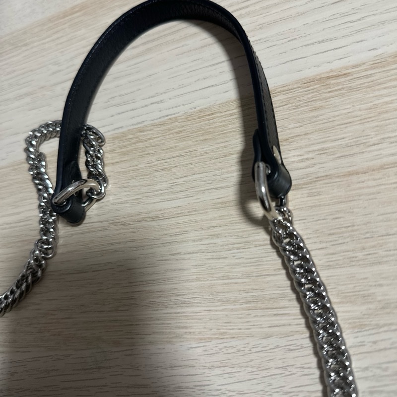 BALENCIAGA 巴黎世家 經典印花LOGO 牛皮鏈帶扣式斜背包(黑)-6