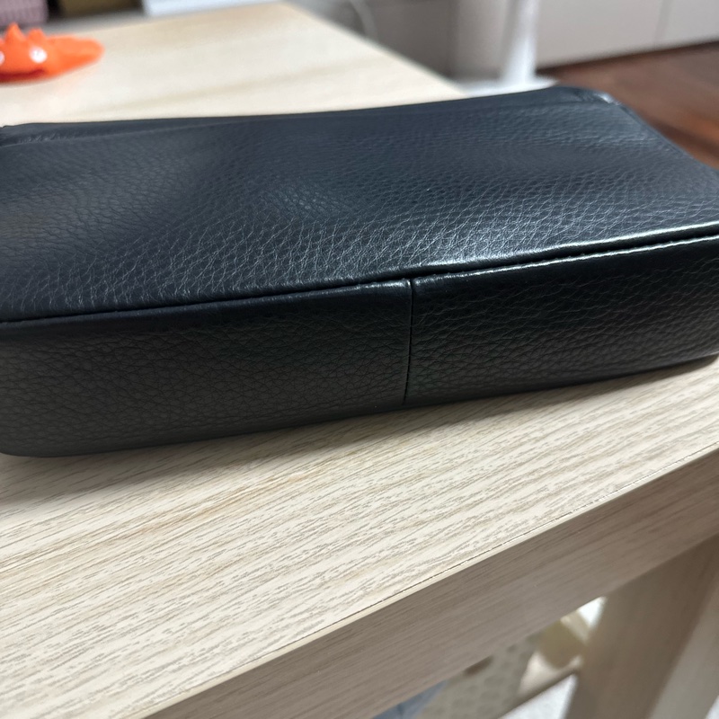 BALENCIAGA 巴黎世家 經典印花LOGO 牛皮鏈帶扣式斜背包(黑)-9