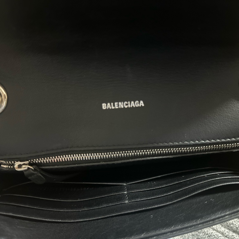BALENCIAGA 巴黎世家 經典印花LOGO 牛皮鏈帶扣式斜背包(黑)-10