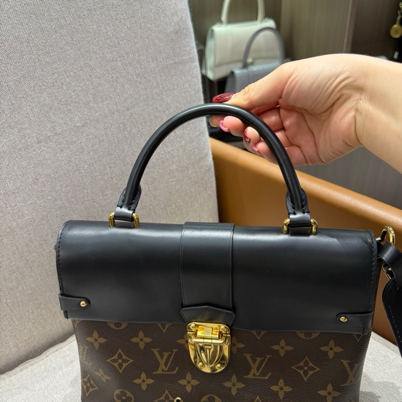 LV One Handle郵差包 經典老花拼黑色-2