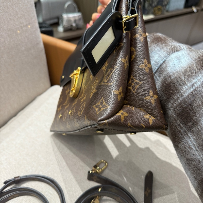 LV One Handle郵差包 經典老花拼黑色-3