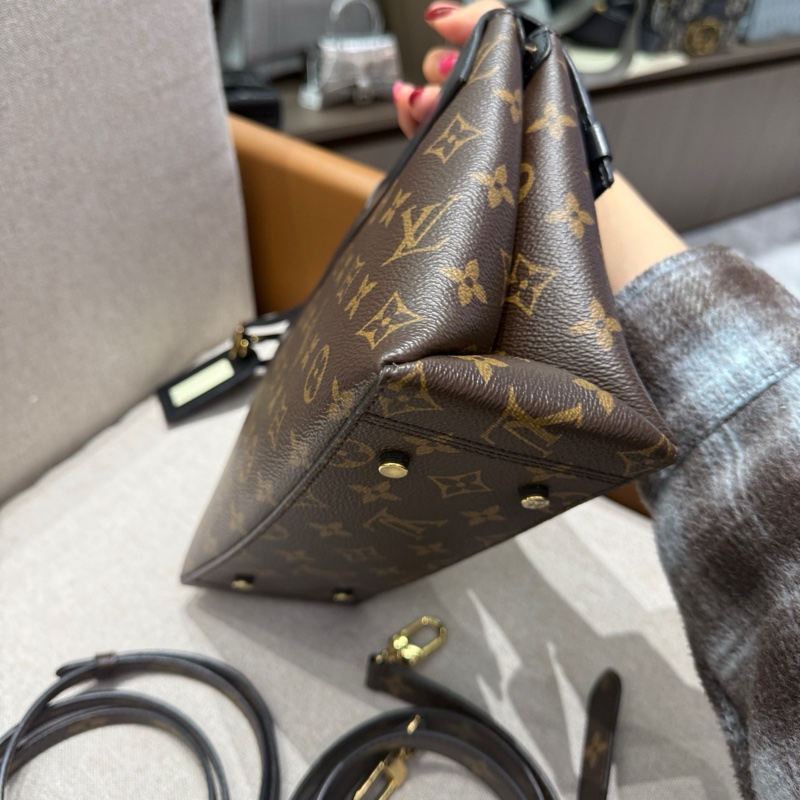 LV One Handle郵差包 經典老花拼黑色-4