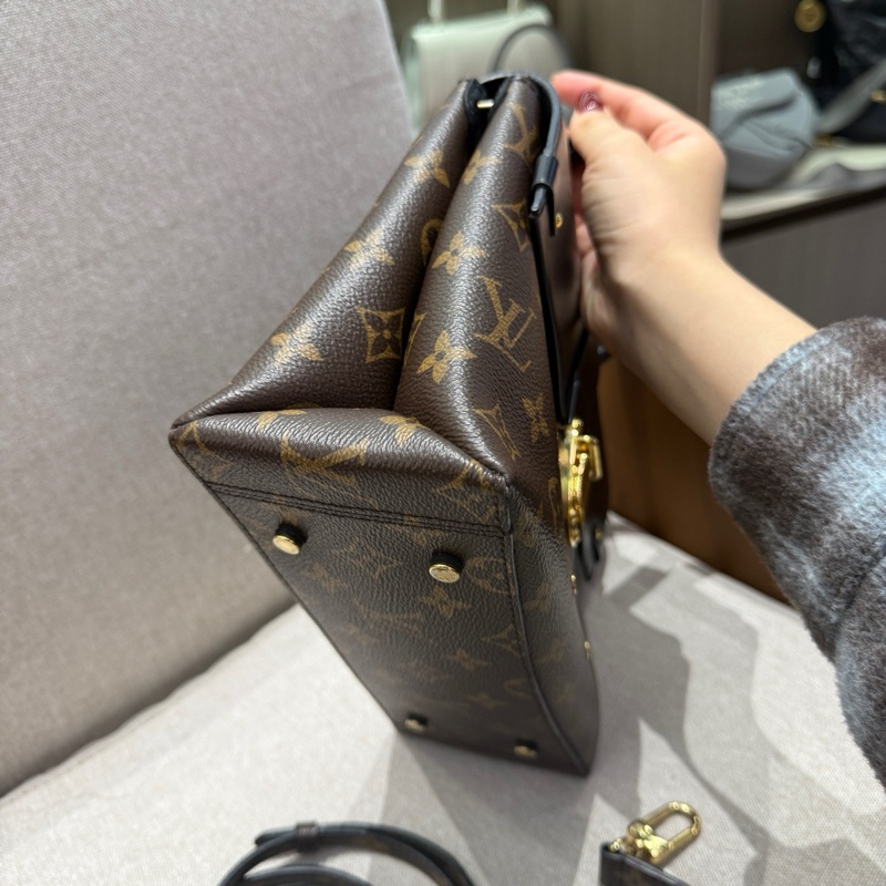 LV One Handle郵差包 經典老花拼黑色-8