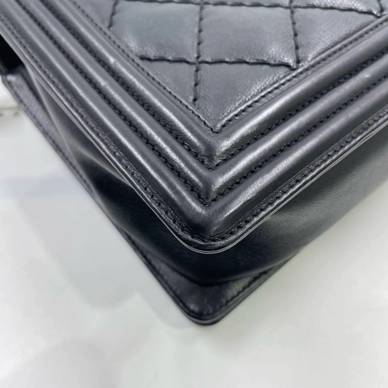 CHANEL classic boy Mediun-15